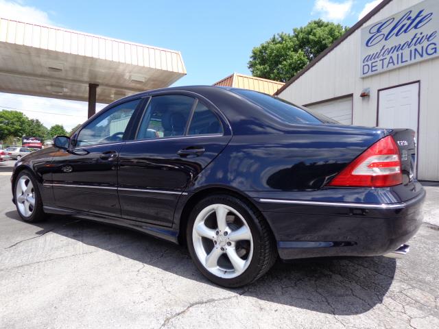 Mercedes-Benz C-Class 2005 photo 2