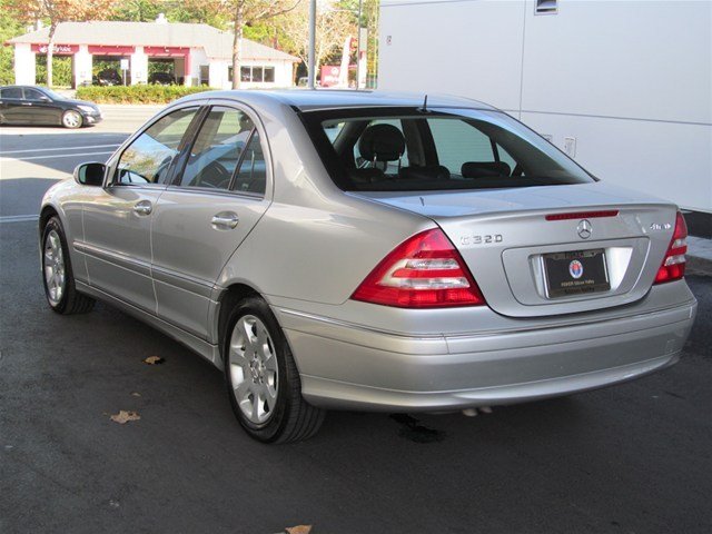 Mercedes-Benz C-Class 2005 photo 2