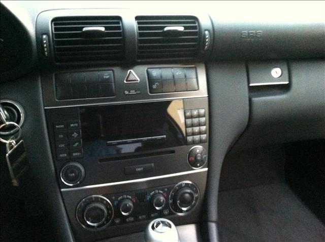 Mercedes-Benz C-Class 2005 photo 2
