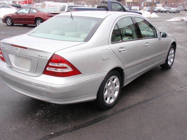 Mercedes-Benz C-Class 2005 photo 2
