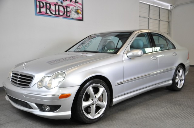 Mercedes-Benz C-Class 2005 photo 2