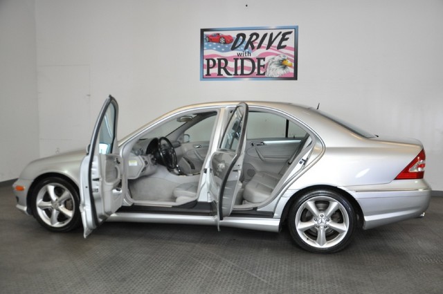 Mercedes-Benz C-Class 2005 photo 3