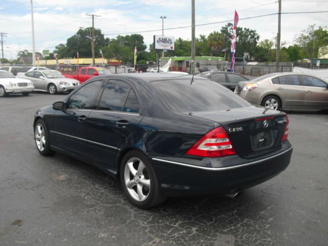 Mercedes-Benz C-Class 2005 photo 2