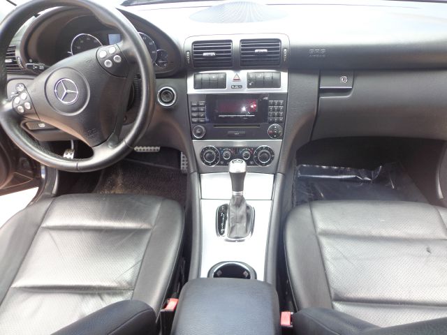 Mercedes-Benz C-Class 2005 photo 12