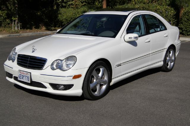 Mercedes-Benz C-Class 2005 photo 2