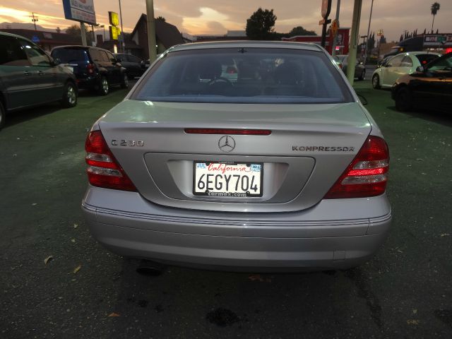 Mercedes-Benz C-Class 2005 photo 2