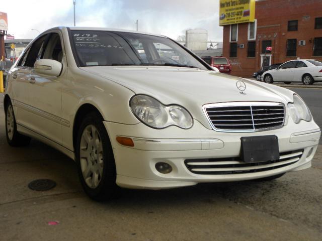 Mercedes-Benz C-Class 2005 photo 2