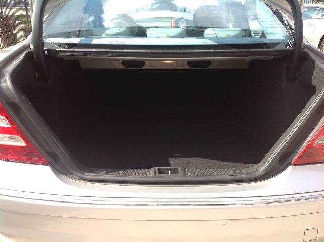 Mercedes-Benz C-Class 2005 photo 2