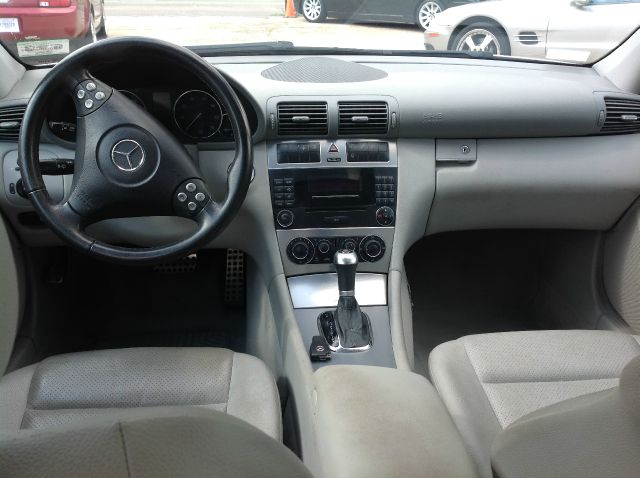 Mercedes-Benz C-Class 2005 photo 9