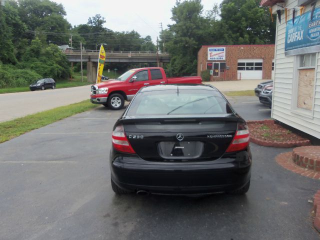 Mercedes-Benz C-Class 2005 photo 3