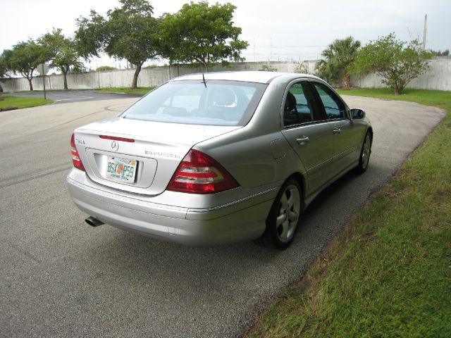 Mercedes-Benz C-Class 2005 photo 2