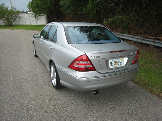 Mercedes-Benz C-Class 2005 photo 3