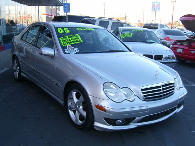 Mercedes-Benz C-Class 2005 photo 2
