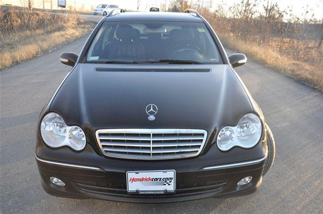 Mercedes-Benz C-Class 2005 photo 2