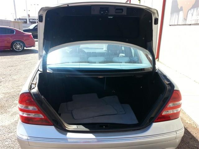 Mercedes-Benz C-Class 2005 photo 9