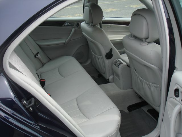 Mercedes-Benz C-Class 2006 photo 2