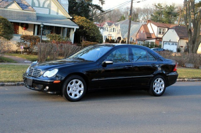 Mercedes-Benz C-Class 2006 photo 2