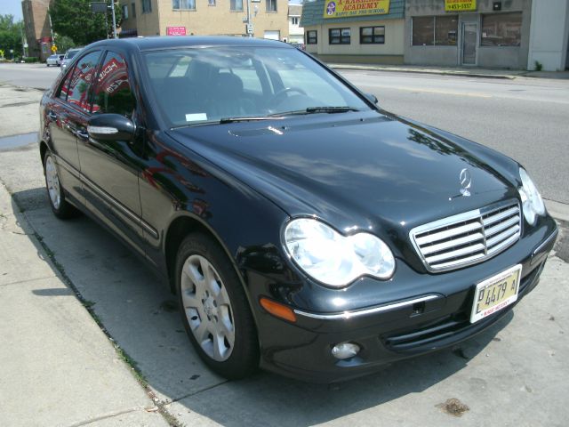 Mercedes-Benz C-Class 2006 photo 2