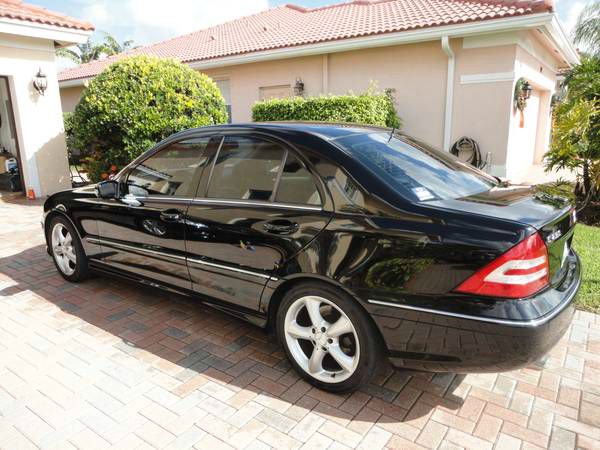 Mercedes-Benz C-Class 2006 photo 2