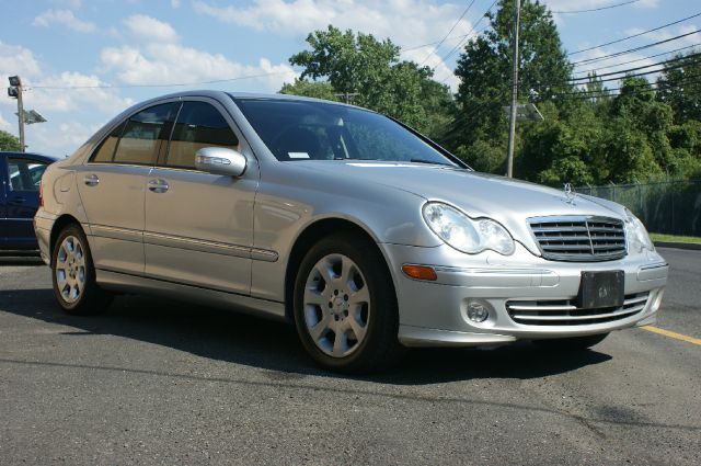 Mercedes-Benz C-Class 2006 photo 2