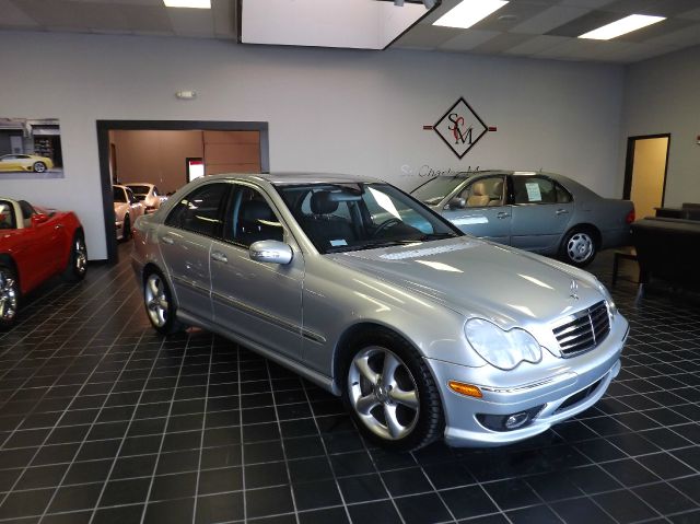 Mercedes-Benz C-Class 2006 photo 2