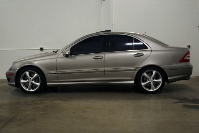 Mercedes-Benz C-Class 2006 photo 2