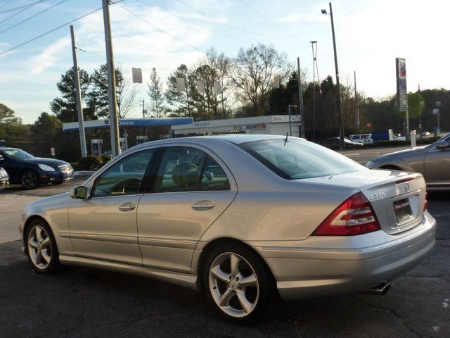Mercedes-Benz C-Class 2006 photo 2