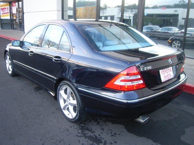 Mercedes-Benz C-Class 2006 photo 2