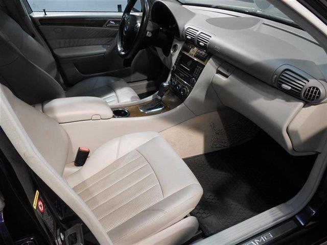 Mercedes-Benz C-Class 2006 photo 2