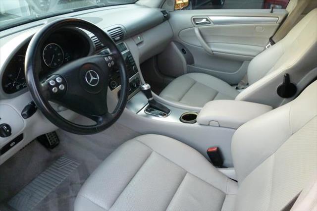 Mercedes-Benz C-Class 2006 photo 2