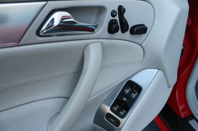 Mercedes-Benz C-Class 2006 photo 2