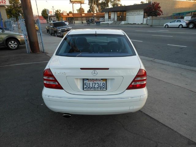 Mercedes-Benz C-Class 2006 photo 1