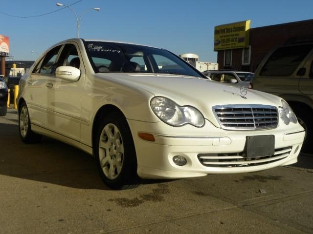 Mercedes-Benz C-Class 2006 photo 2
