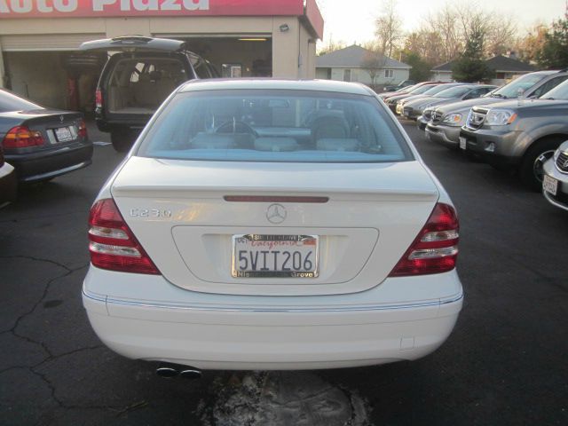 Mercedes-Benz C-Class 2007 photo 2