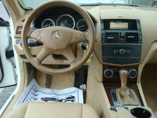 Mercedes-Benz C-Class 2008 photo 2