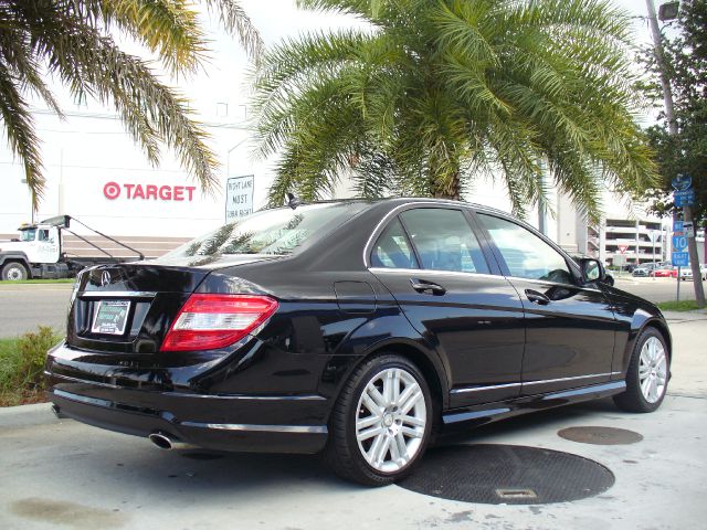 Mercedes-Benz C-Class 2WD Crew Cab 143.5 LTZ Sedan