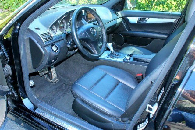 Mercedes-Benz C-Class 2009 photo 2