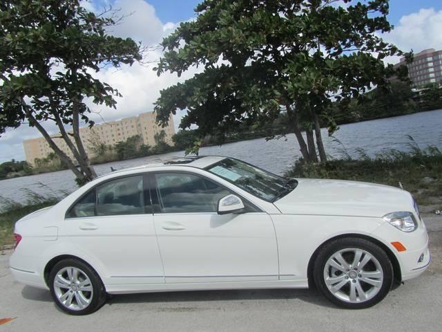 Mercedes-Benz C-Class 4dr Sdn Manual (natl) Sedan