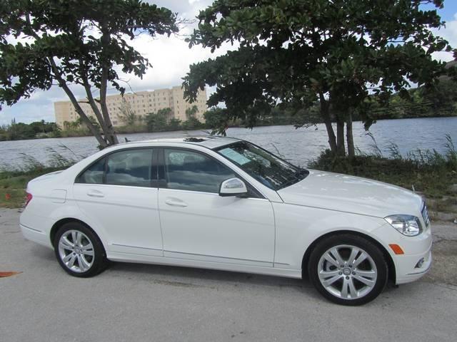Mercedes-Benz C-Class 2009 photo 2