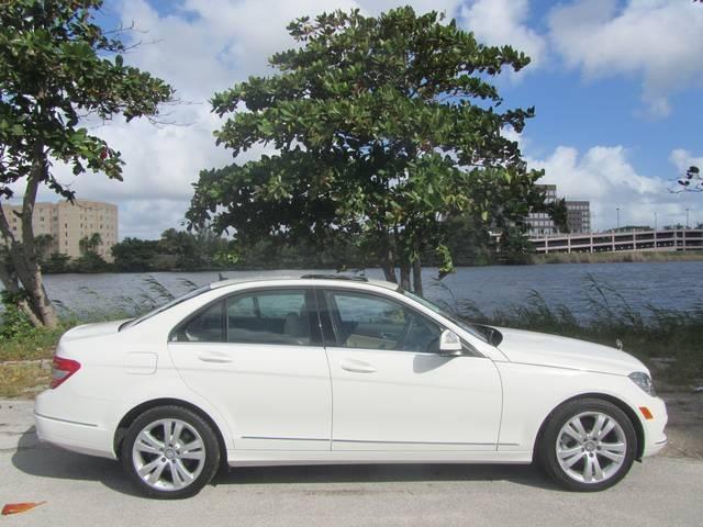 Mercedes-Benz C-Class 2009 photo 3