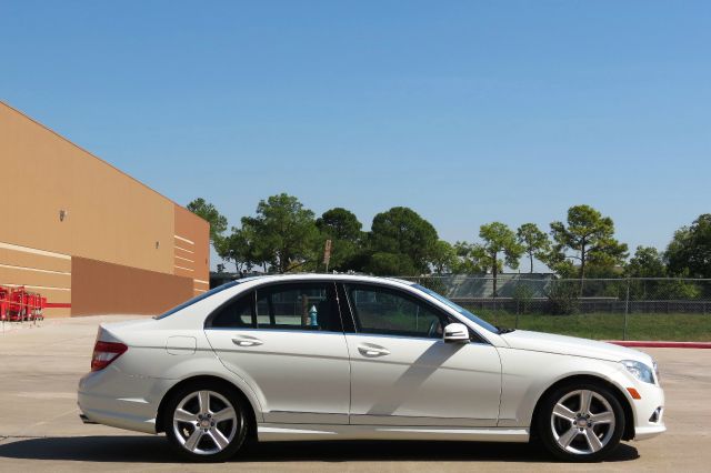 Mercedes-Benz C-Class 2WD Crew Cab 143.5 LTZ Sedan