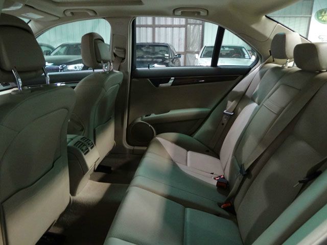 Mercedes-Benz C-Class 2010 photo 10