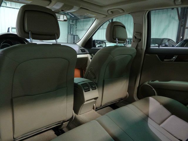 Mercedes-Benz C-Class 2010 photo 11
