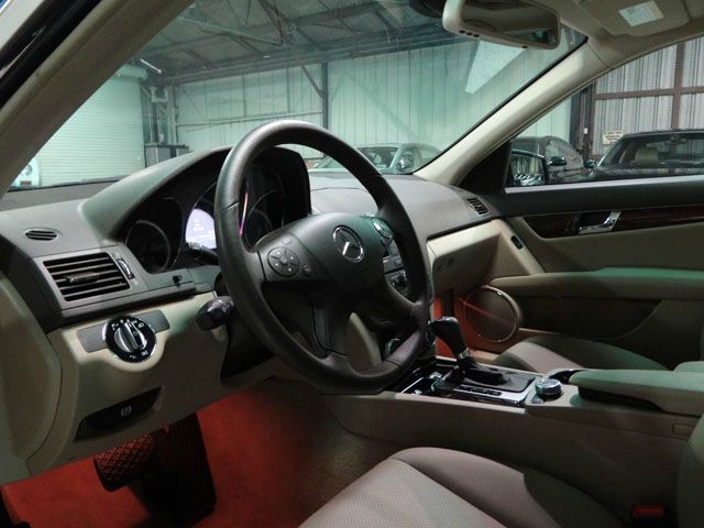Mercedes-Benz C-Class 2010 photo 12