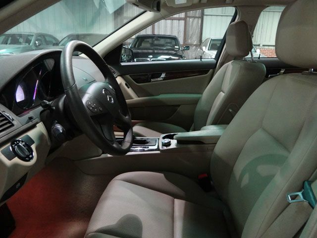 Mercedes-Benz C-Class 2010 photo 14