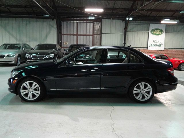 Mercedes-Benz C-Class 2010 photo 23