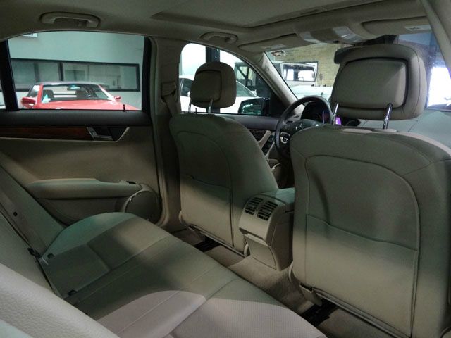 Mercedes-Benz C-Class 2010 photo 7