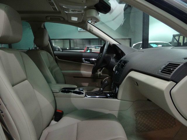 Mercedes-Benz C-Class 2010 photo 8