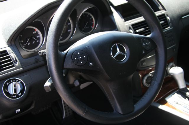 Mercedes-Benz C-Class 2010 photo 13