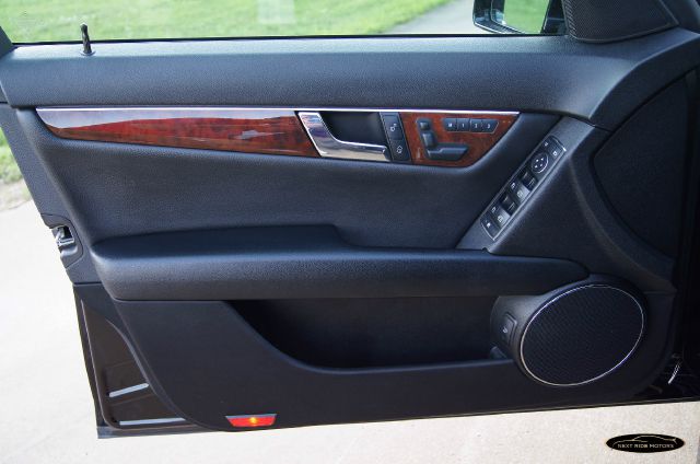 Mercedes-Benz C-Class 2010 photo 2